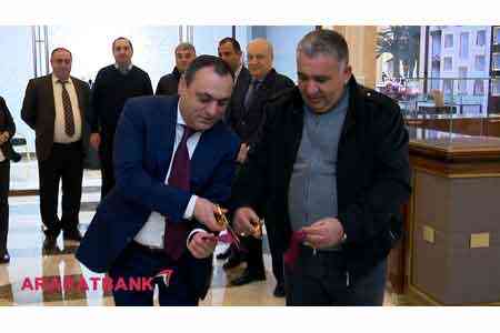 «Մուլտի Գոլդ» ոսկերչական կենտրոնի տարածքում գործում է ԱՐԱՐԱՏԲԱՆԿԻ ԿՈՏԱՅՔ մասնաճյուղը