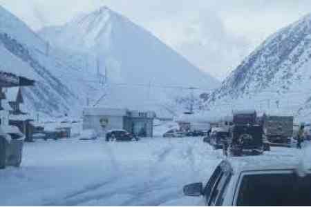 Ситуация на КПП "Верхний Ларс" продолжает оставаться сложной, здесь скопилось 1200 армянских грузовиков