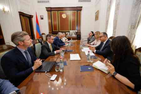 Вице-премьер Армении и директор армянского офиса АБР рассмотрели приоритетные направления сотрудничества