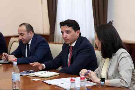 Глава минфина Армении встретился с представителями АБР и ФАР