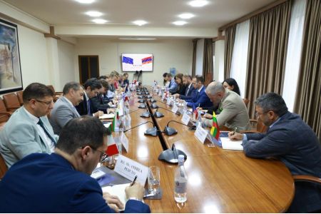 Министр экономики принял глав диппредставительств ЕС